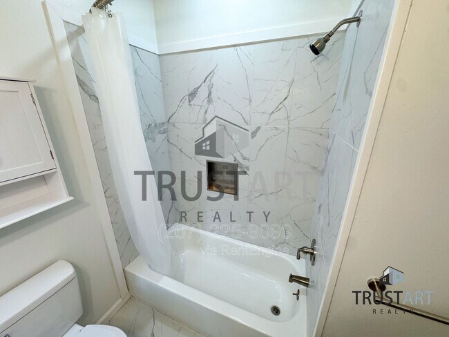 Building Photo - 910 N 41st St