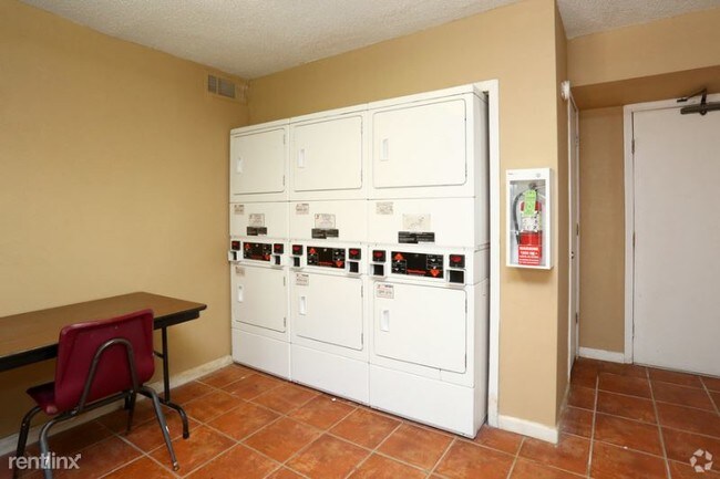 Building Photo - 5522 Woodbrier Dr