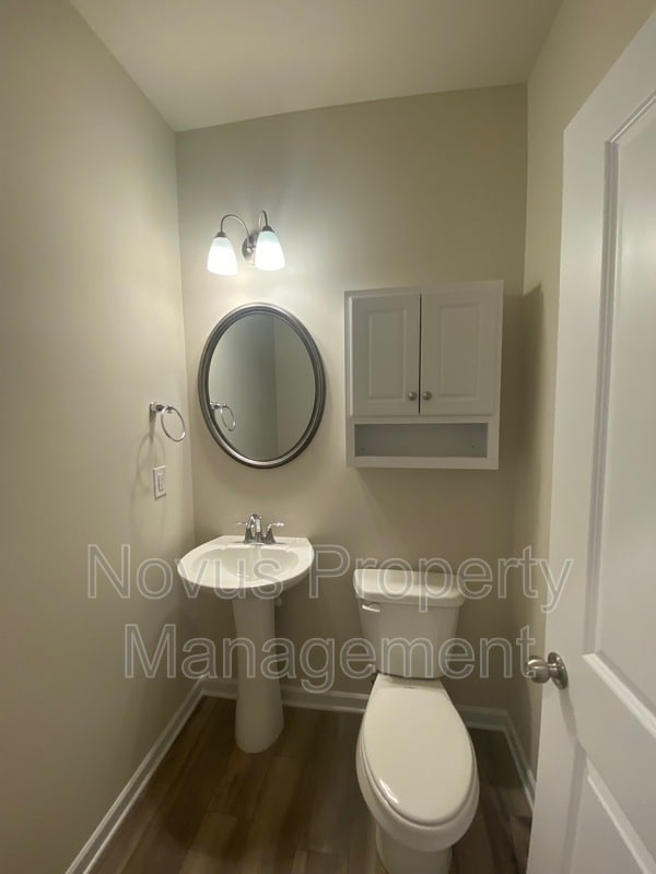 Building Photo - 1182 Westhampton Wy