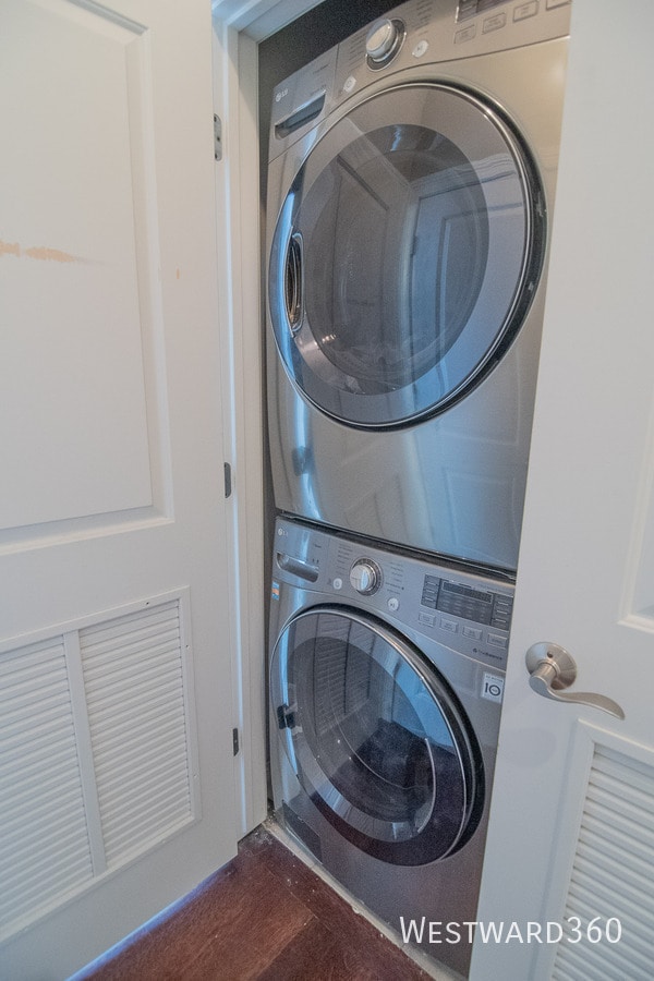 Building Photo - 1033 W Monroe St