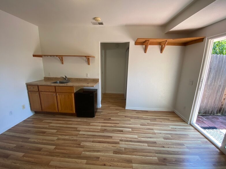 Building Photo - 430 Ribera Dr