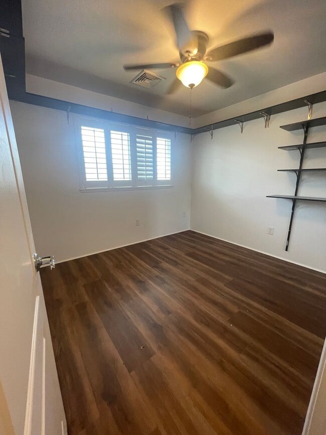 Building Photo - 4bed, 3bath, 2 Car Garage and fenced yard!