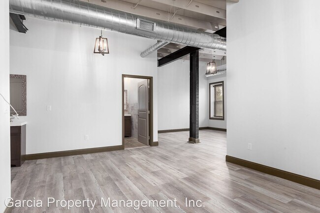 Building Photo - 8000 Ivory Ave