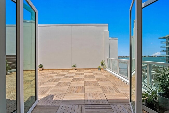 Building Photo - 866 N Osceola Ave