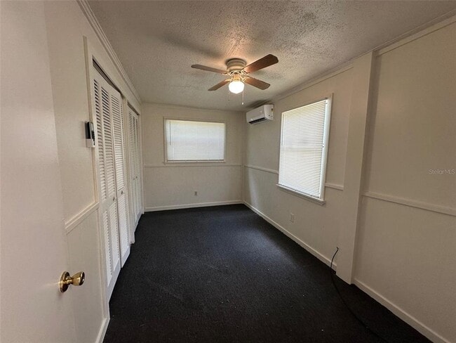 Building Photo - 407 Poinsettia Rd