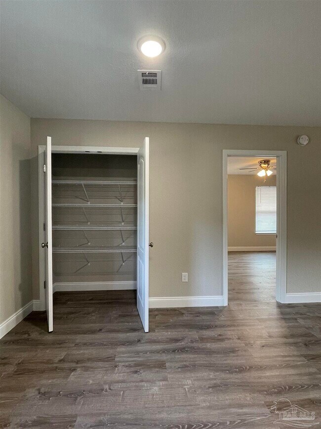 Building Photo - 6868 Branding Iron Ln
