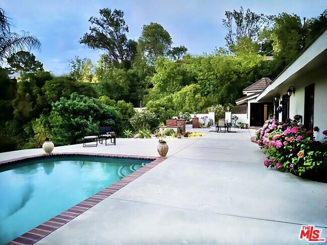 Building Photo - 12751 Mulholland Dr