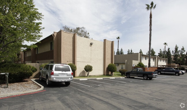 Primary Photo - Parkdale Apartments