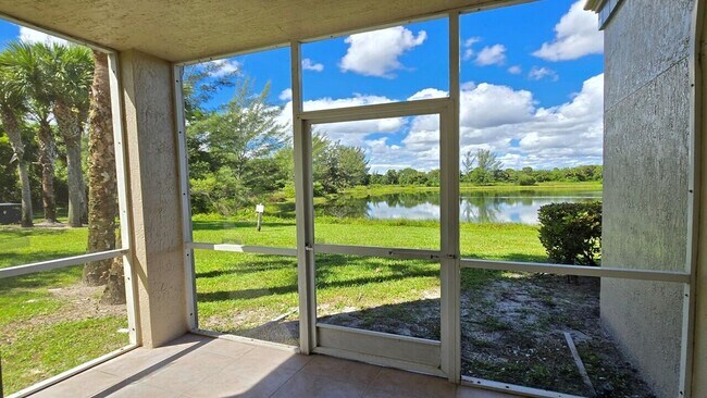Building Photo - 1157 Golden Lakes Blvd