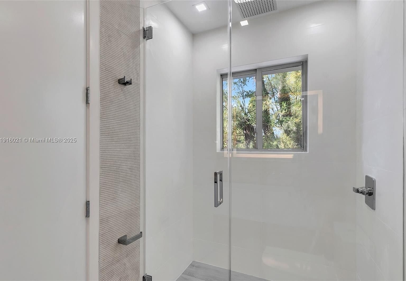 Building Photo - 3204 Plaza St