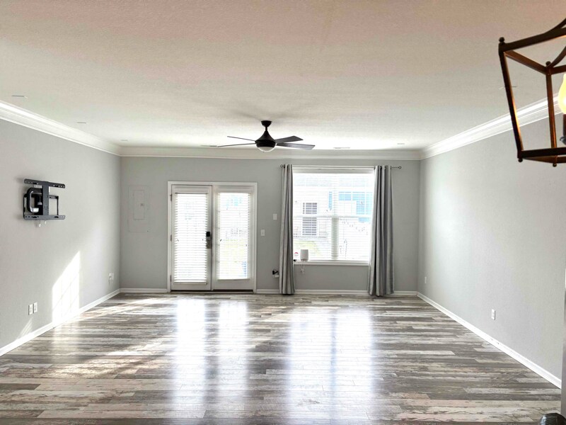 Building Photo - 923 E Ocean View Ave