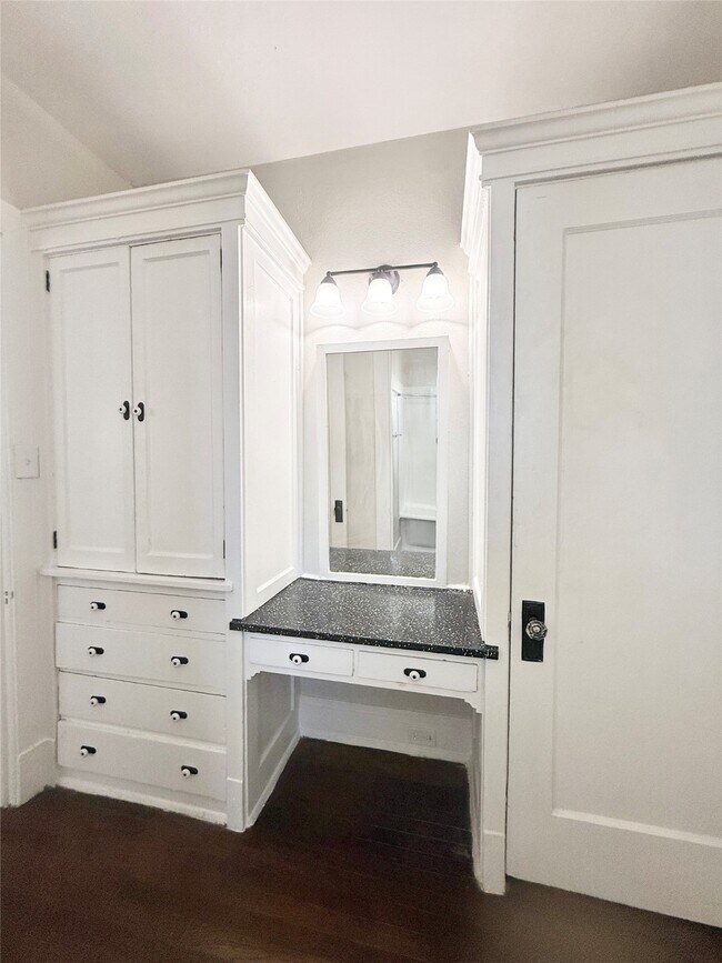 Building Photo - 3920 Fannin St