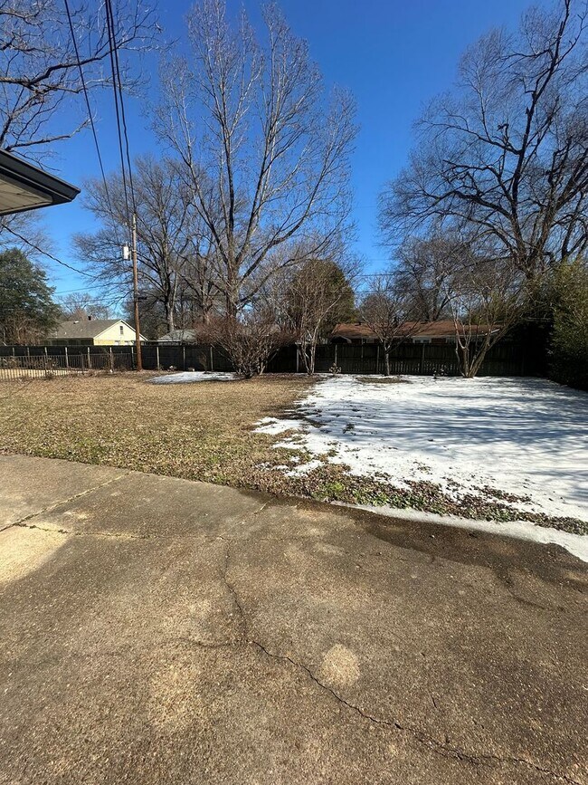 Building Photo - 3BD/2BA Home Located in Colonial Acres