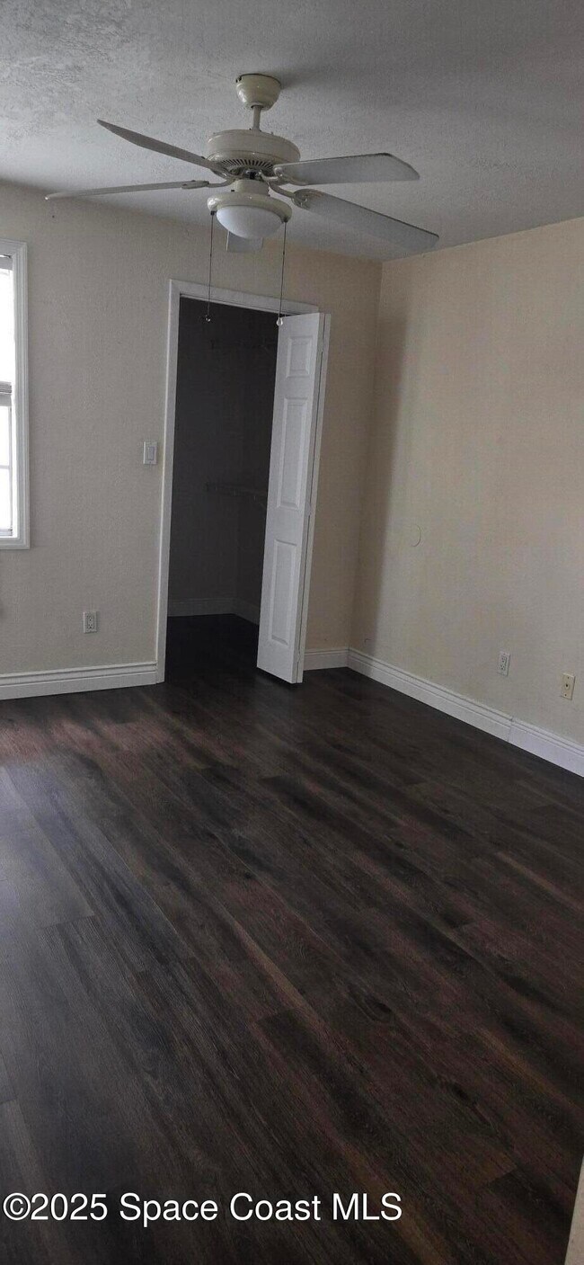Building Photo - 1801 Island Club Dr