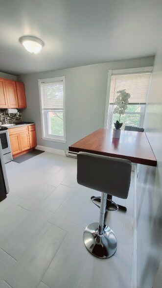 Building Photo - 234 Manheim St