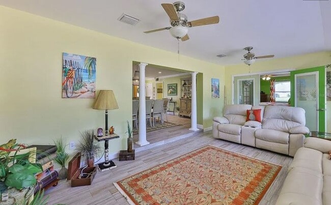 Building Photo - 1801 El Rio Dr