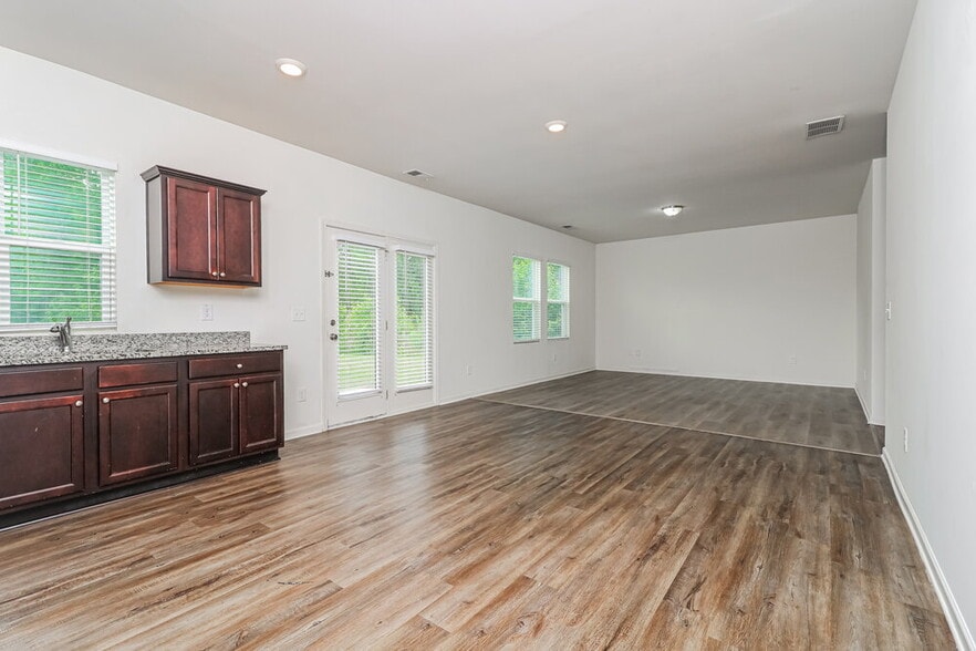 Building Photo - 44 Meriwether Ln