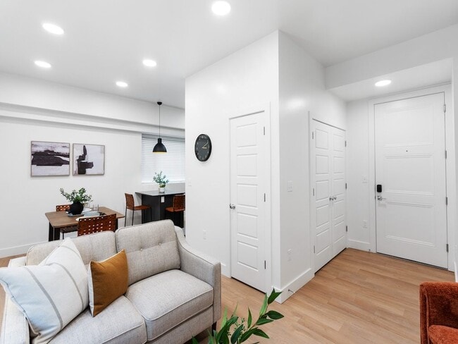 Building Photo - Maye House Apartments