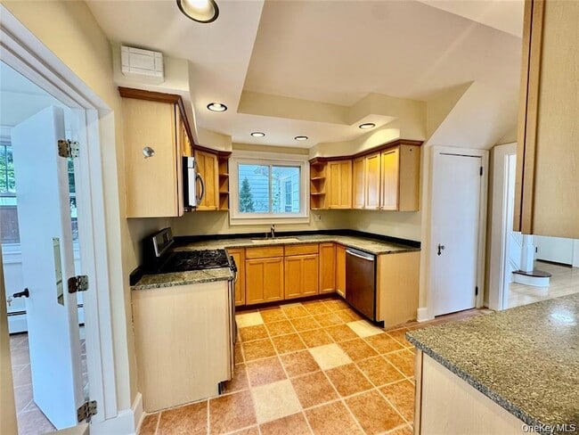 Building Photo - 73 Watkins Ave