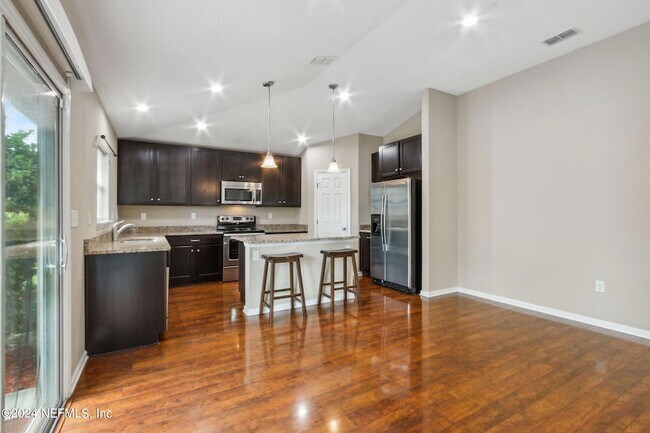Building Photo - 4619 Pine Lake Dr