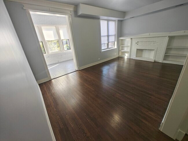 Building Photo - 6212 S Eberhart Ave