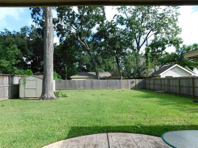Building Photo - 9710 Pine Lake Dr