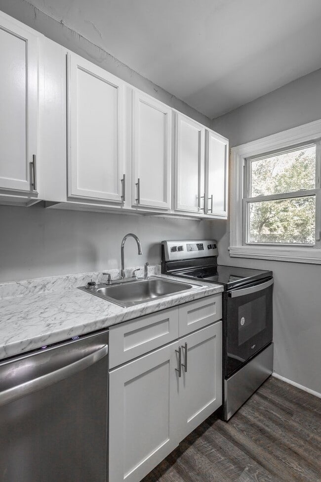 Building Photo - 5109-5111 Sunbeam Ave