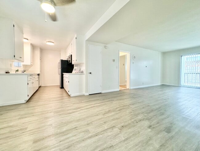 Primary Photo - 834 W 2nd St