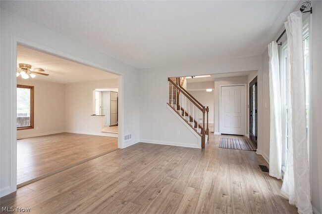 Building Photo - 7528 Lakedge Ct