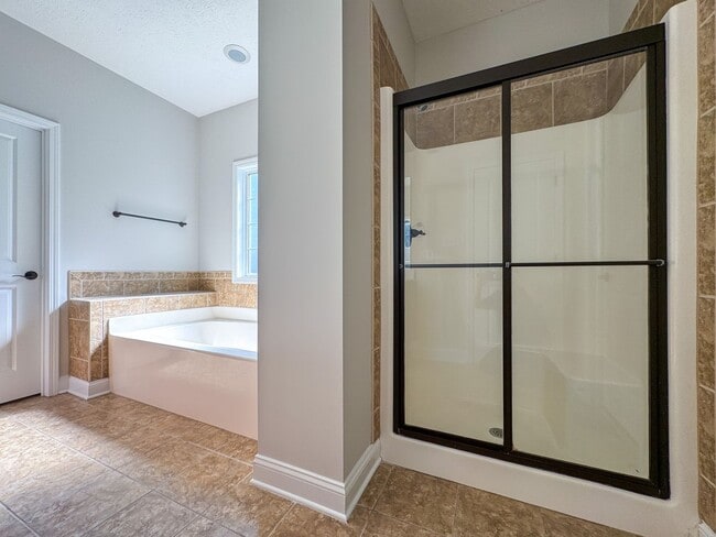 Building Photo - 2423 Kimbolton Drive