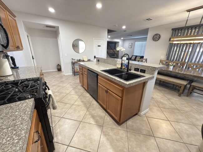 Building Photo - 52165 Allende Dr