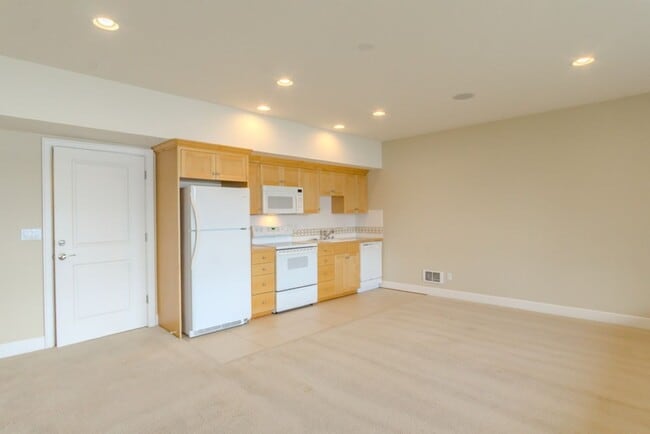 Building Photo - 4Bd/4Ba Seattle Home