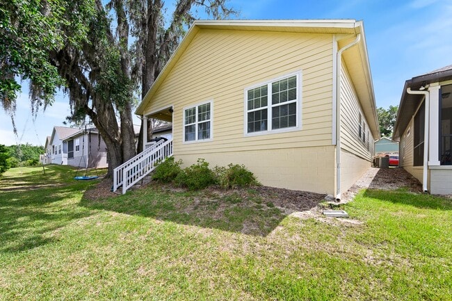 Building Photo - Optimal Location in Northwest Gainesville: South Point Neighborhood Living