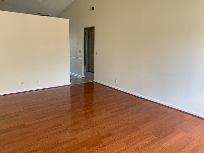 Building Photo - Condo for Rent