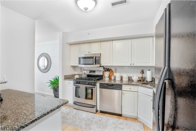 Building Photo - 8 Springholm Dr