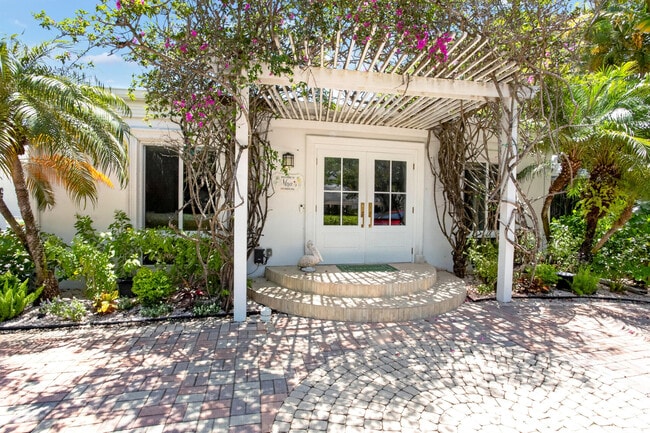 Building Photo - 714 S Atlantic Dr