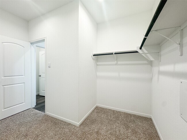 Building Photo - 519 Newcomb Holw Dr