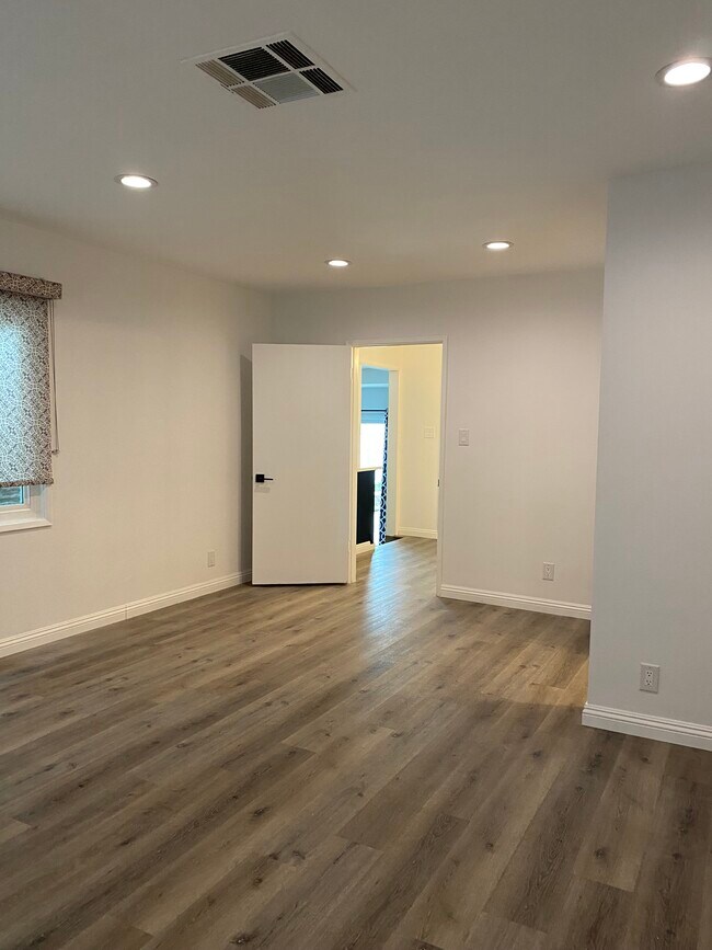 Living room area going to Kitchen - 17423 Burbank Blvd
