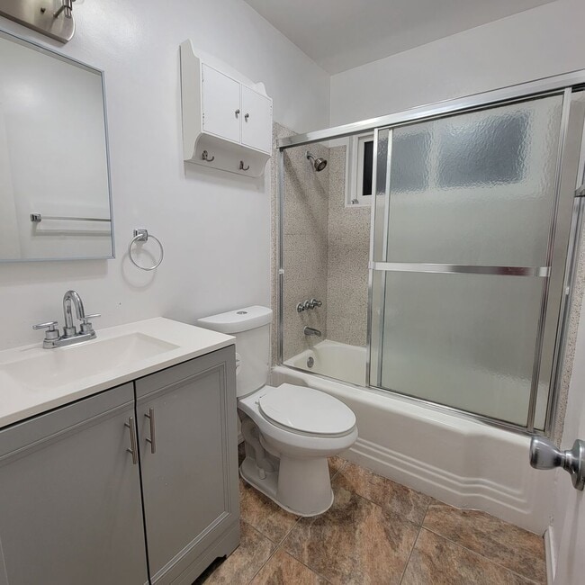 Building Photo - Spacious Beautiful North Park 1 Bed / 1 Bath with Pool