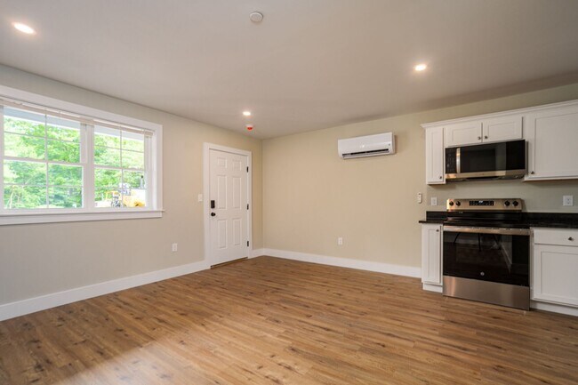 Building Photo - Woodside Village