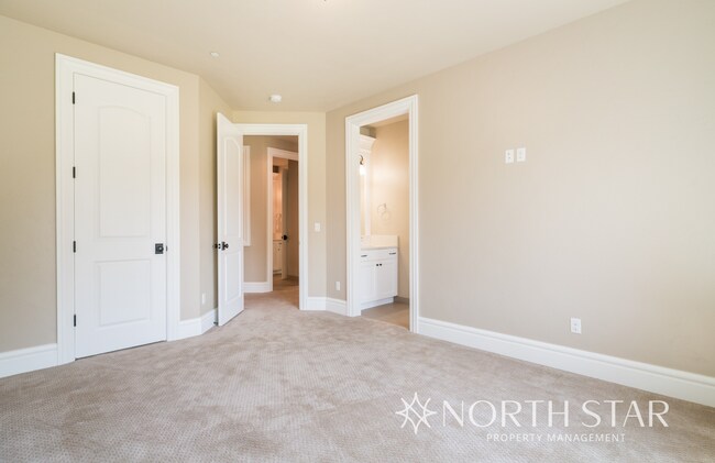 Building Photo - Executive Custom Home with River View on Acreage in West Linn