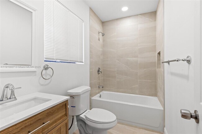 Building Photo - 317 N 31st Ave