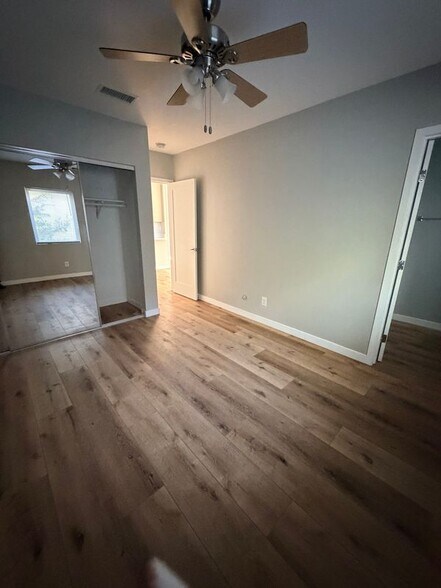 Building Photo - 4033 Linwood Pl