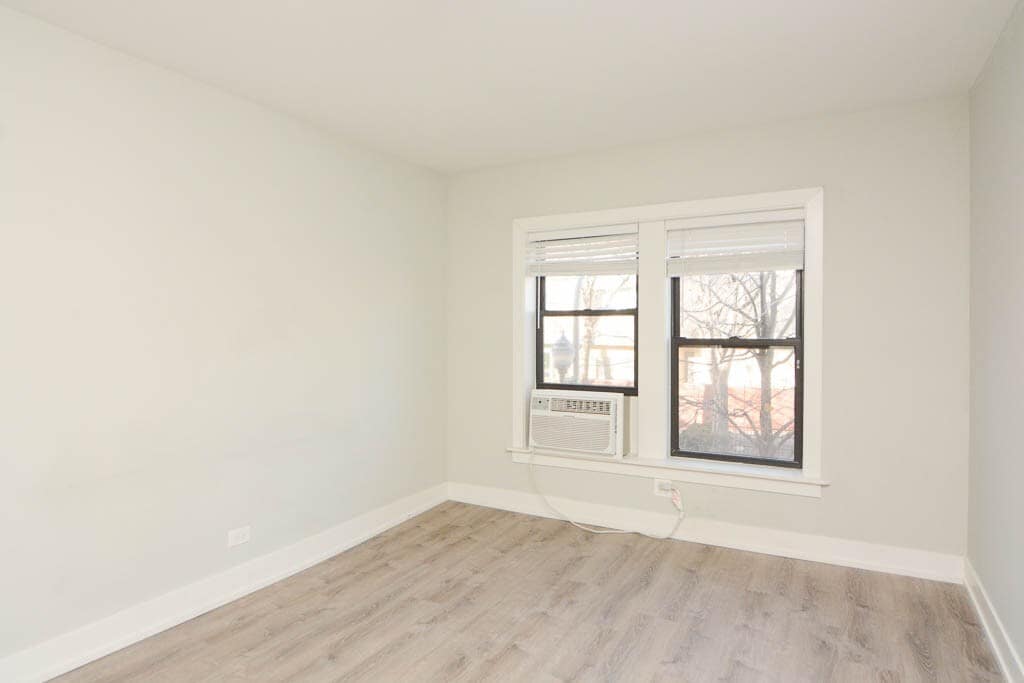 Building Photo - 714 W Brompton Ave