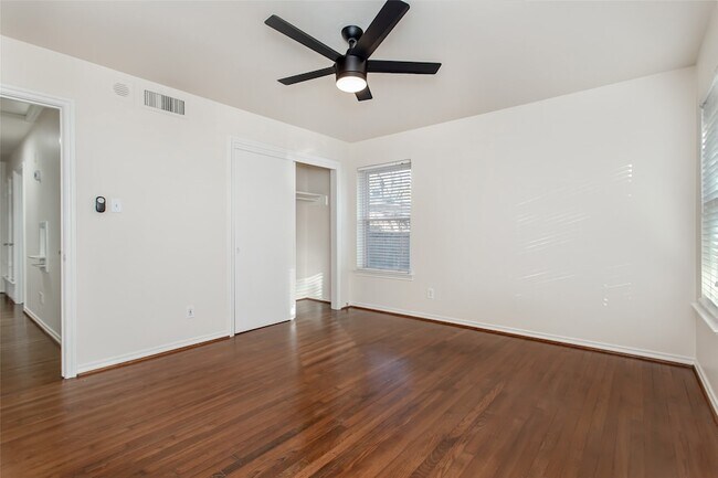 Building Photo - 6908 Wake Forrest Dr