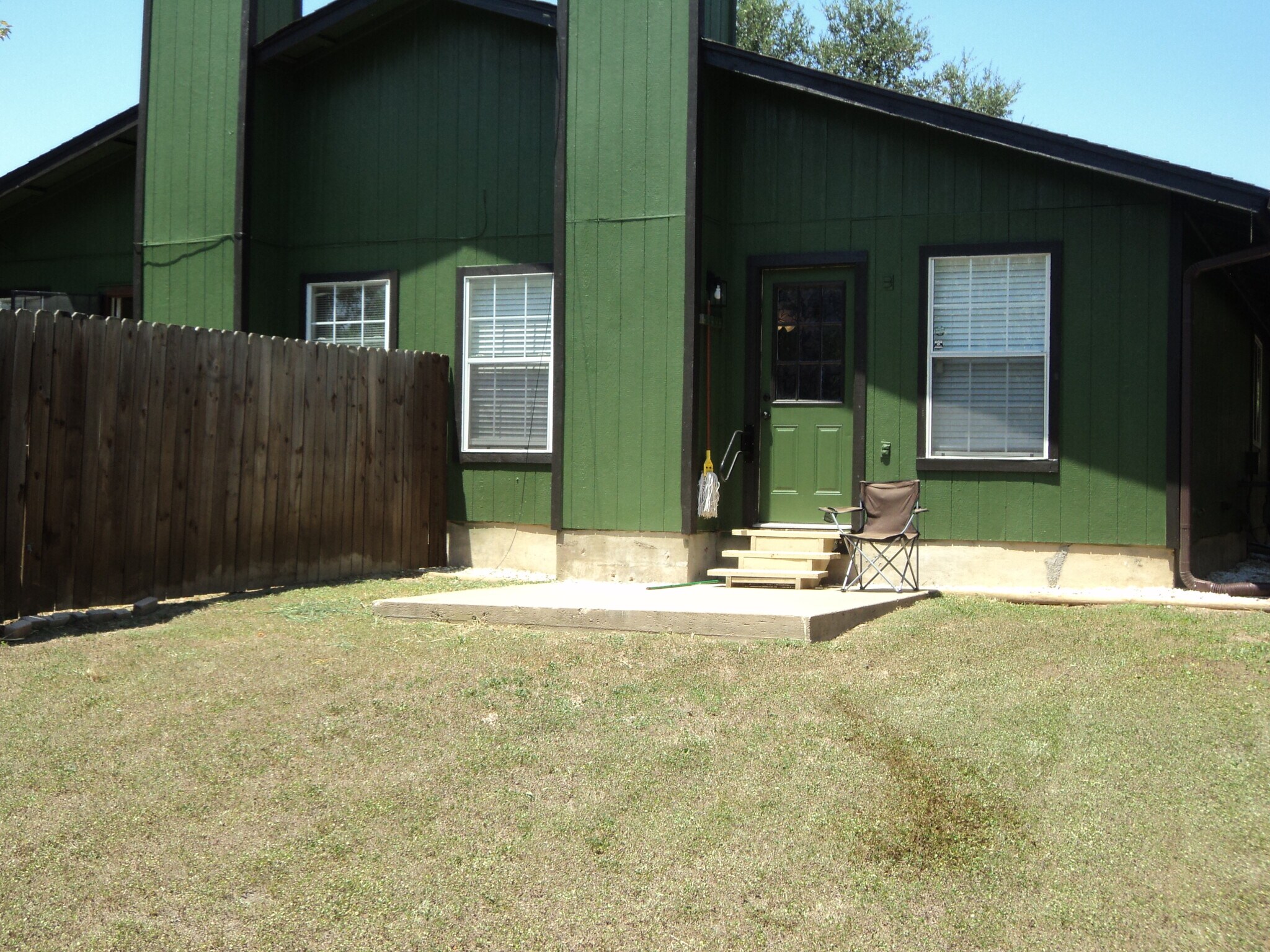 Building Photo - 2419 Burleson Ct