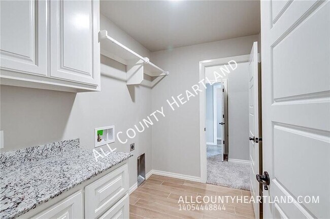 Building Photo - 7924 Mimosa Dr