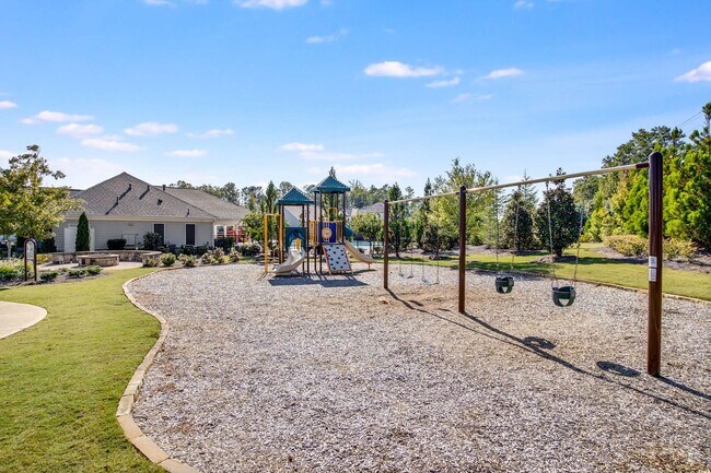 Building Photo - Like New - First Class Amenities