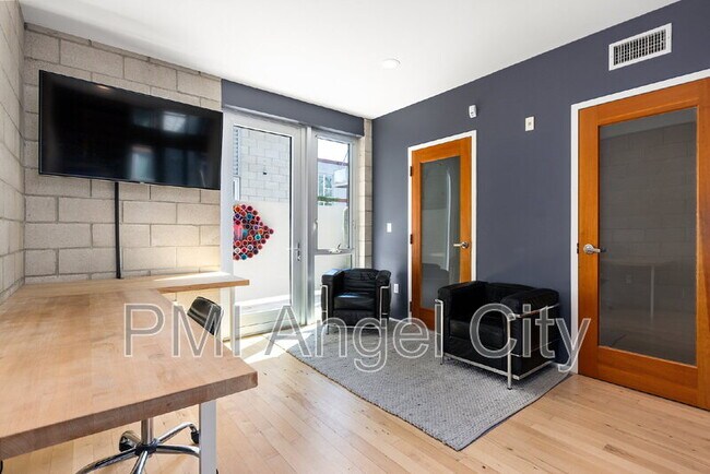 Building Photo - 3450 Cahuenga Blvd W