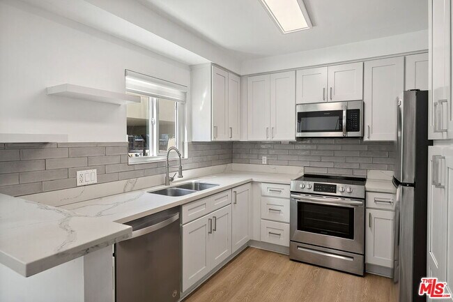 Building Photo - 1208 California Ave